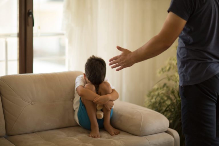 Homem que agrediu sobrinho autista deve prestar serviços à comunidade