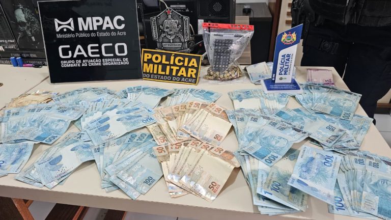 Durante operação contra facção, MPAC e PM apreendem drogas, munições e dinheiro