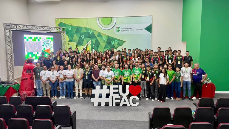 IFAC realiza cerimônia de embarque da delegação com quase 100 estudantes para o JIF Norte 2026