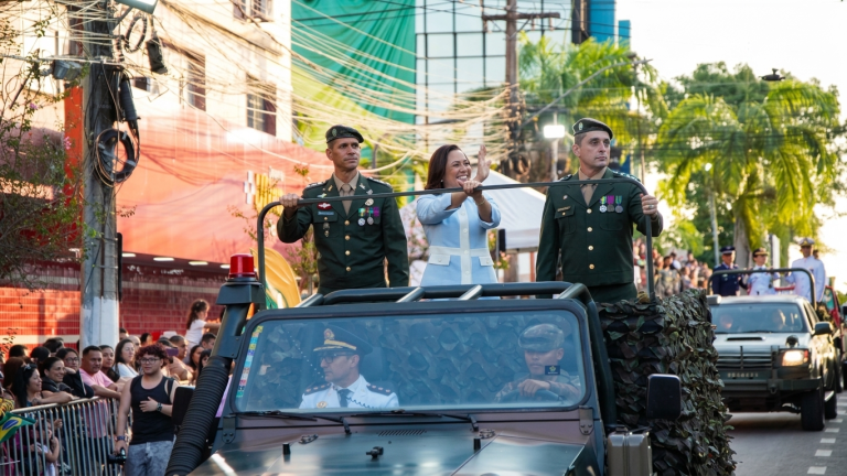 Mailza participa do desfile 7 de setembro em frente ao Palácio Rio Branco: "Amor e respeito pelo nosso país"
