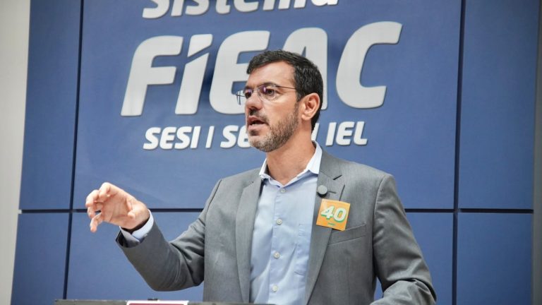 Thor Dantas critica infraestrutura do Acre e defende conectividade universal durante debate