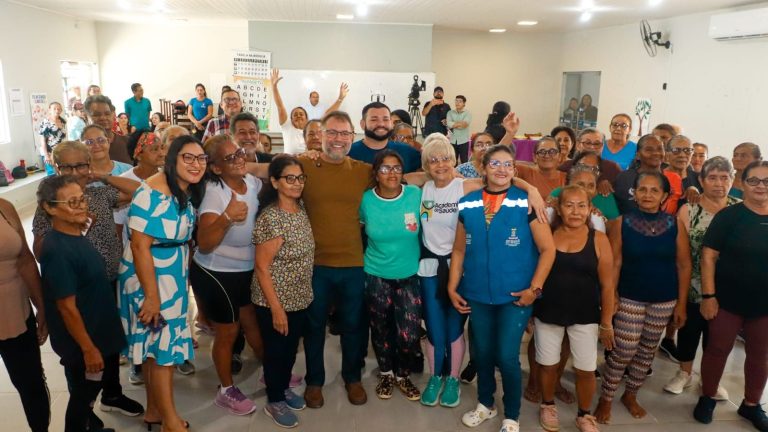 Prefeito de Rio Branco participa de encontro com idosos no CRAS Sobral