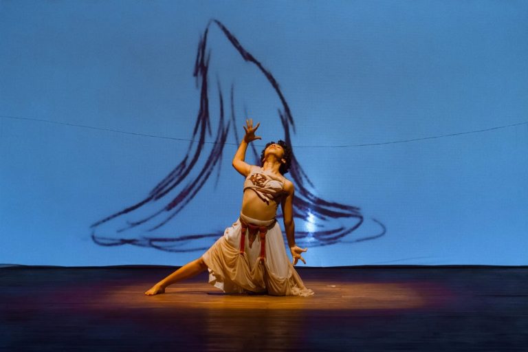 Com entrada gratuita, espetáculo de dança retrata temas que impactam adolescência