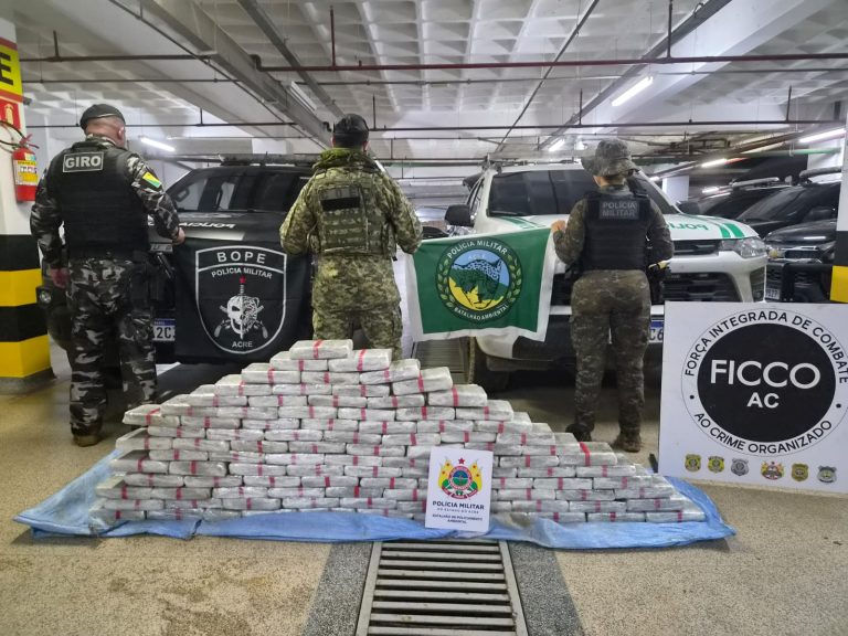 100 kg de skank são apreendidos em barco durante patrulhamento no Rio Acre