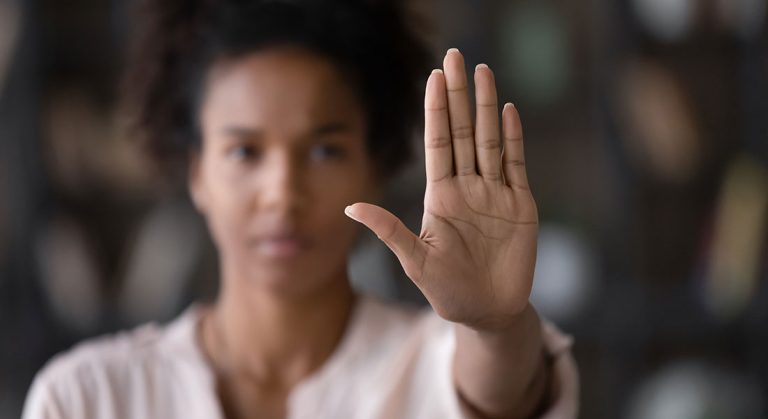 Campanha mobiliza sociedade contra violência política de gênero e mostra como denunciar