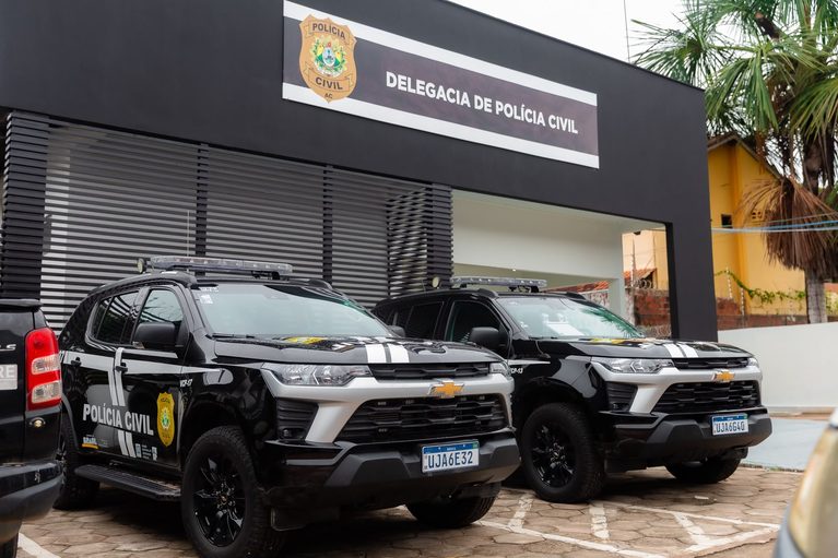 Polícia Civil reforça estrutura no Vale do Juruá com novas viaturas, embarcação e armamentos