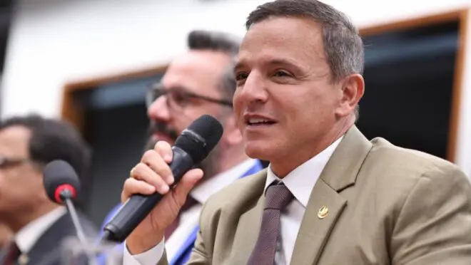 Márcio Bittar lidera disputa pelo Senado no Acre com 25,20% das seções apuradas