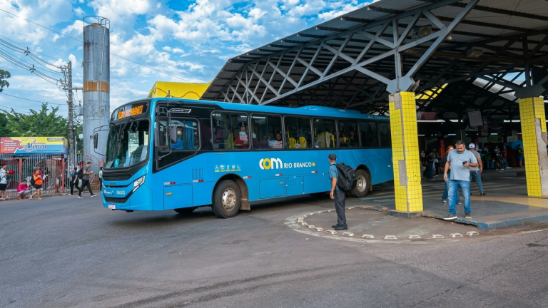 Após “tarifa zero”, usuários do transporte coletivo voltam a pagar passagem de ônibus