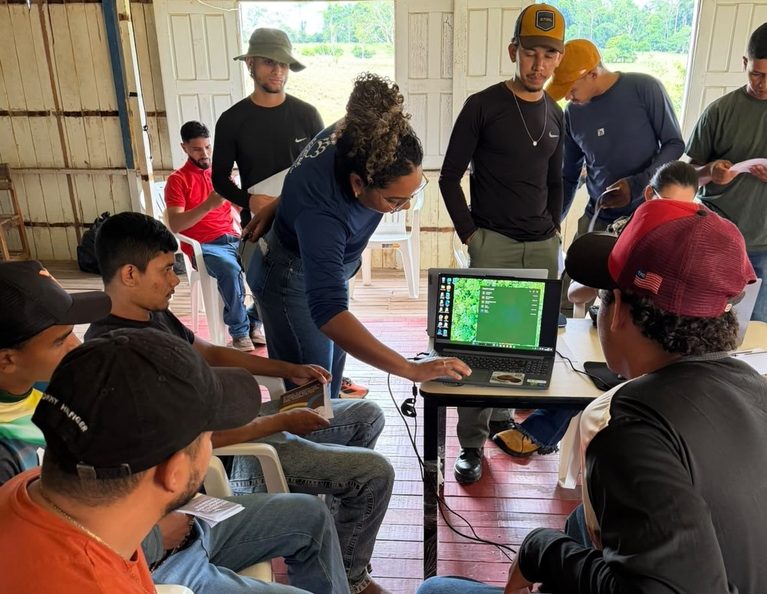 Jovens da Resex Chico Mendes recebem capacitação para uso de tecnologias no mapeamento de produtos da sociobiodiversidade