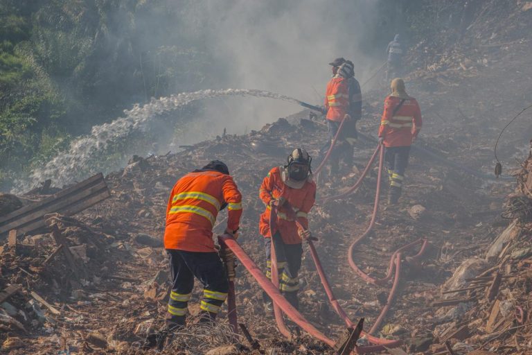 Incêndio do Aterro de Inertes, na quinta feira 15, mobiliza força-tarefa de órgãos estaduais e do Exercito Brasileiro