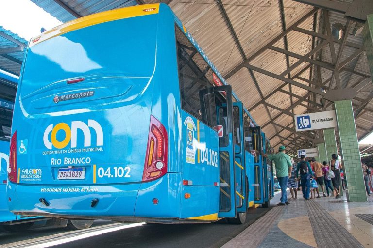 Ônibus do transporte coletivo de Rio Branco apresentam sinais de vandalismo em estruturas internas